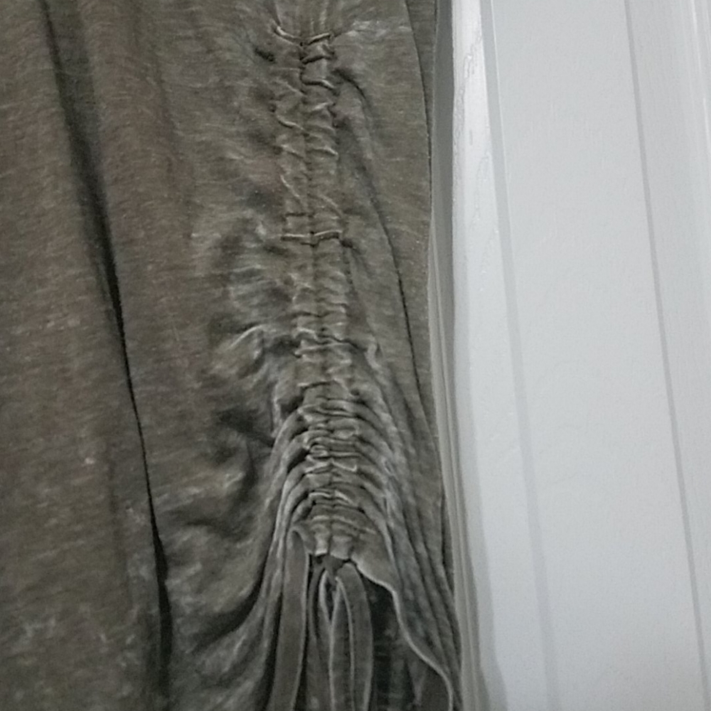 Forever 21 Distressed Tee - Picture 3 of 5